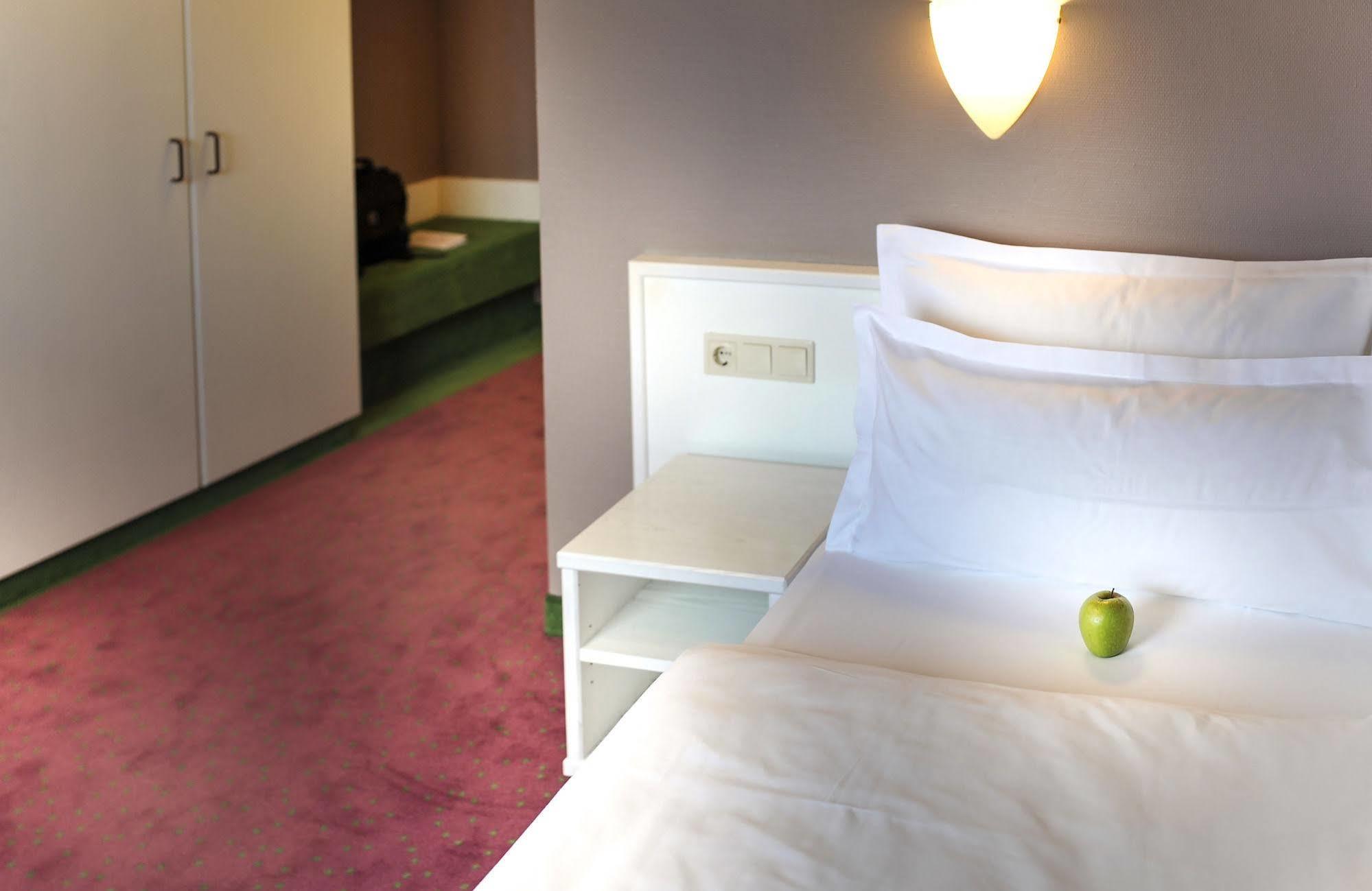Airport Hotel By The New Yorker Köln Eksteriør bilde